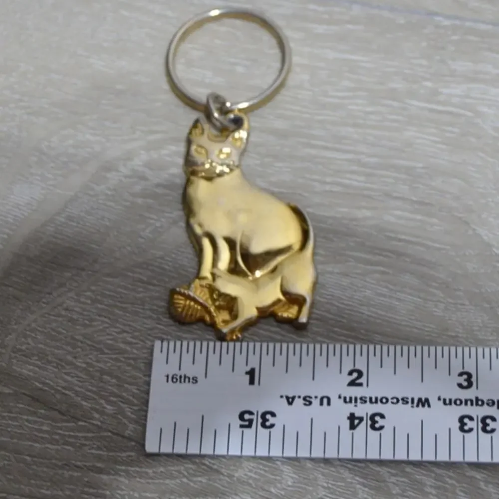 Vintage Cat and Kitten with Ball of Yarn Gold Keychain